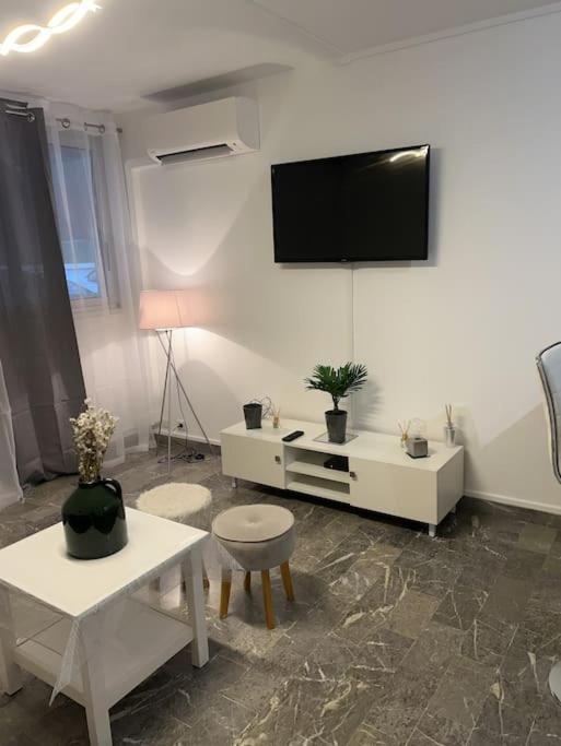 Chez Julien & Ornella Apartment Saint-Laurent-du-Var Bagian luar foto